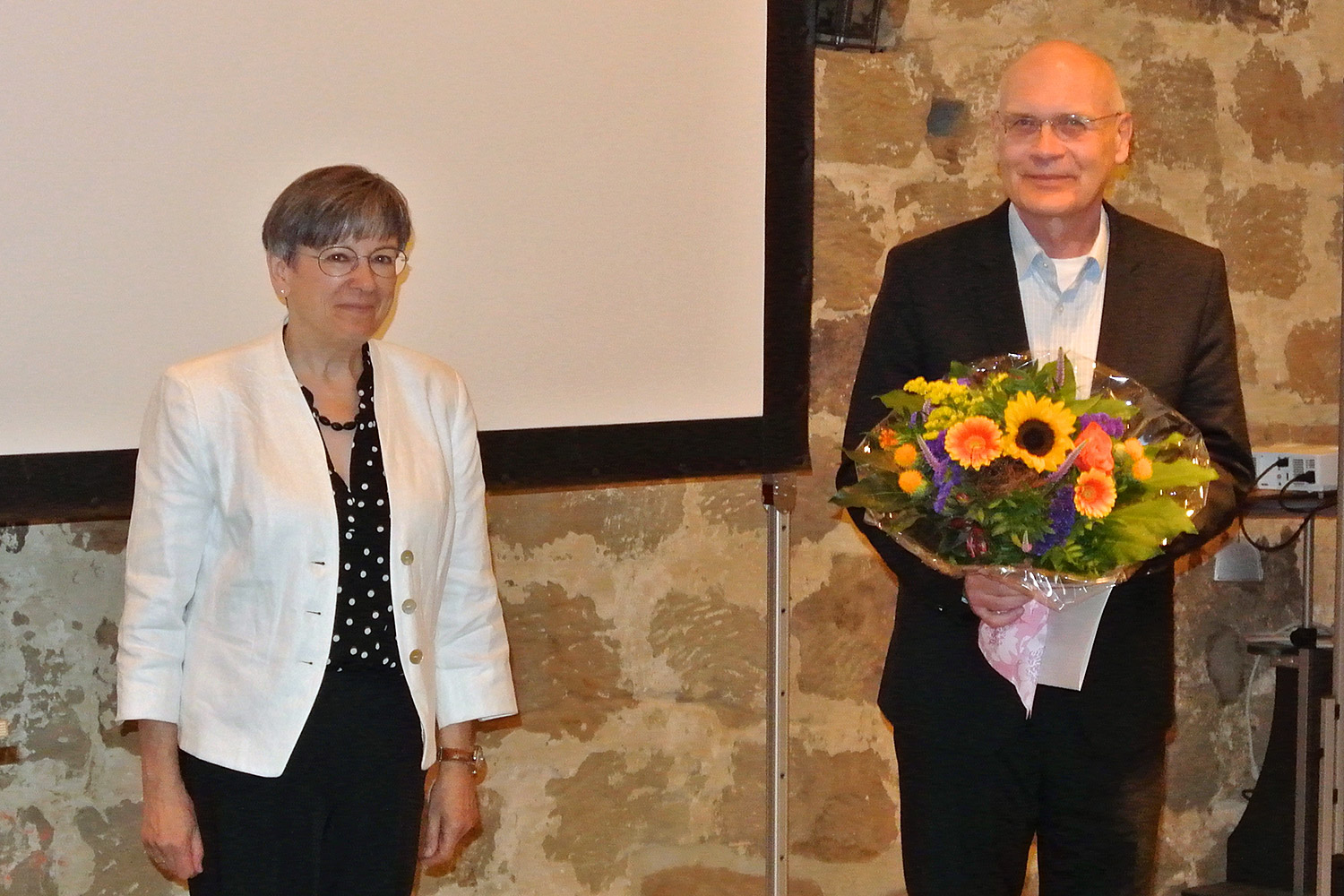 von links: Regierungspräsidentin Heidrun Piwernetz, Dr. Christoph Hiltl